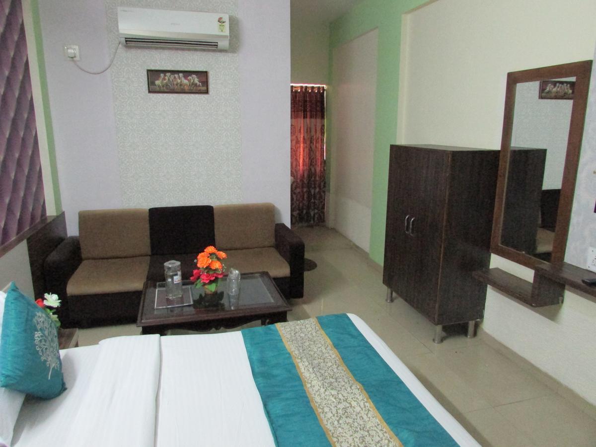 Hotel Neelkanth Residency Gandhinagar Kültér fotó